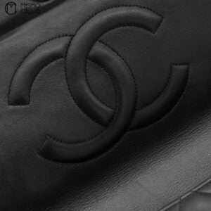 Maxi Classic Flap Shoulder Bag