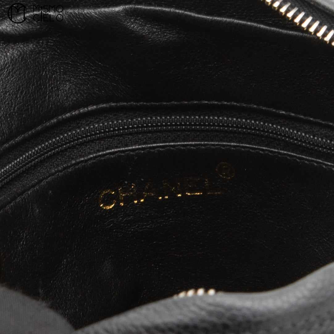 Black Caviar Gold Chain Shoulder Bag