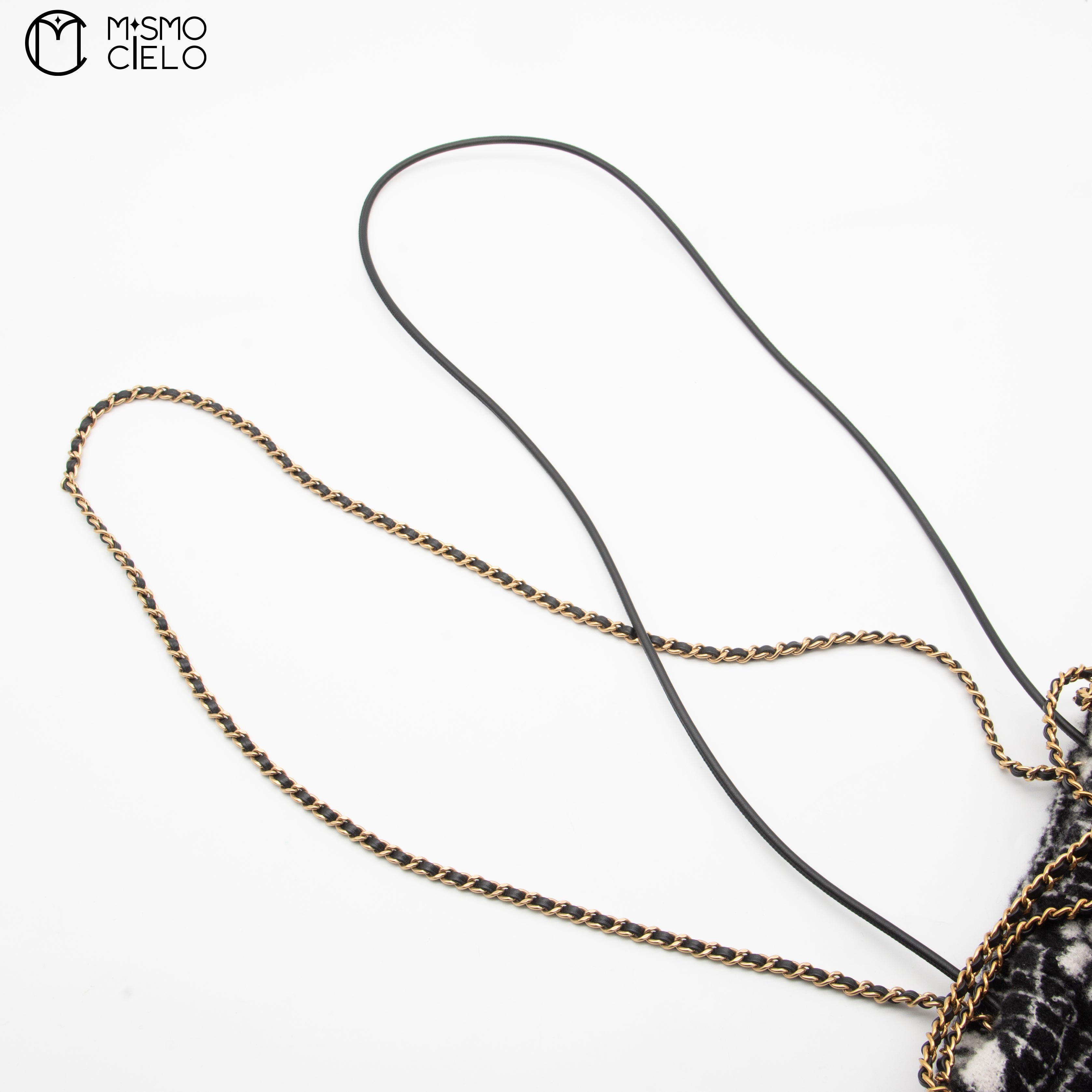 White And Black Mini Cashmere Jacquard Camellia