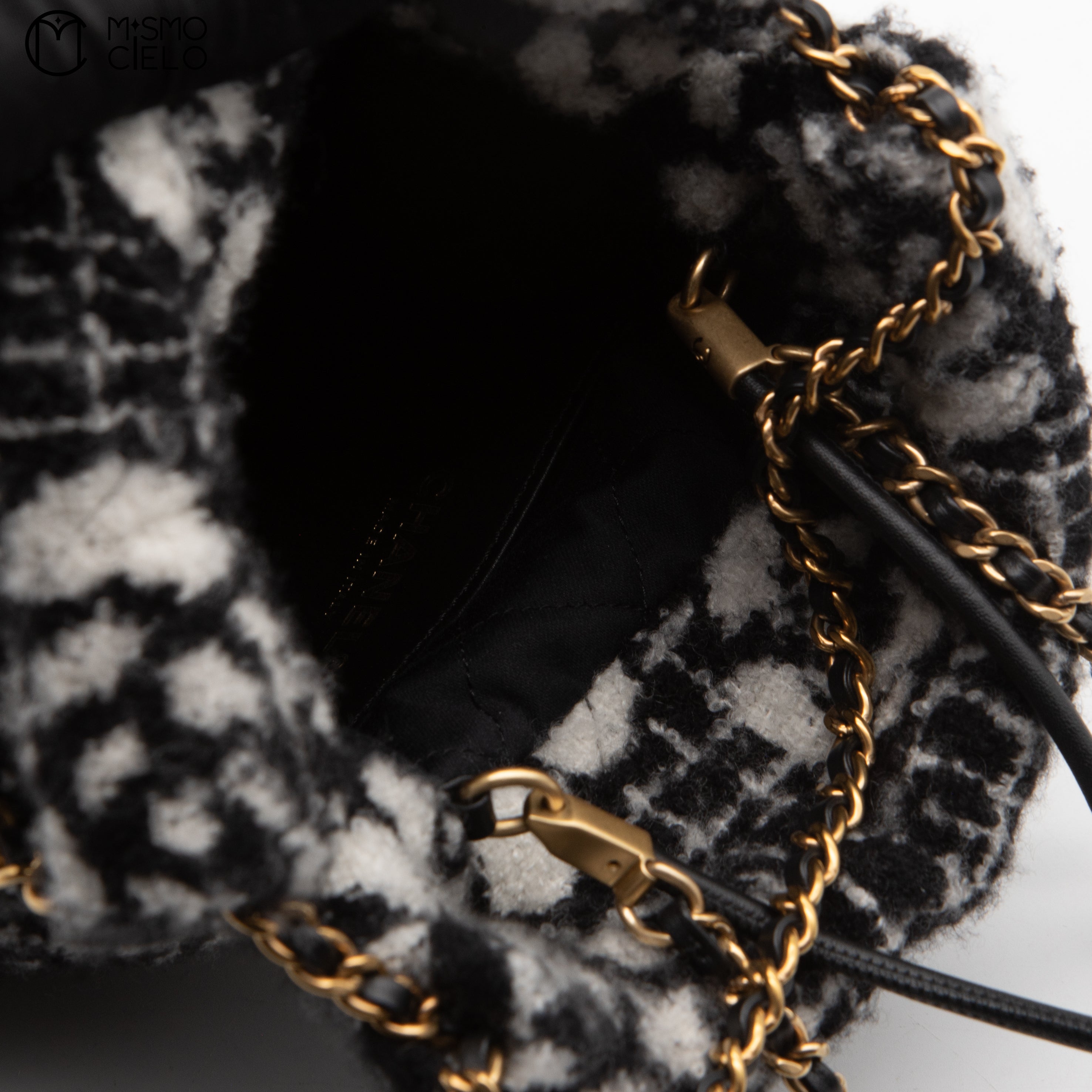 White And Black Mini Cashmere Jacquard Camellia