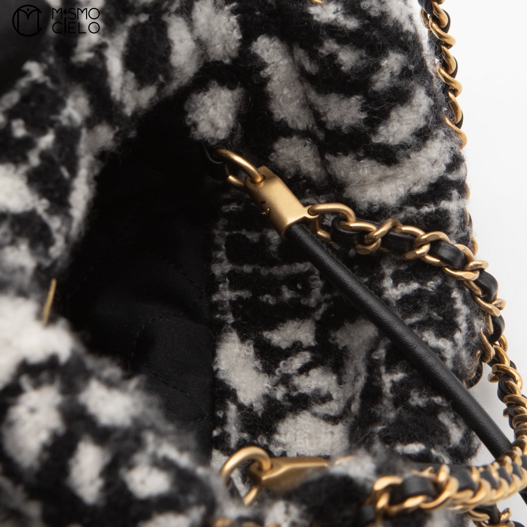 White And Black Mini Cashmere Jacquard Camellia