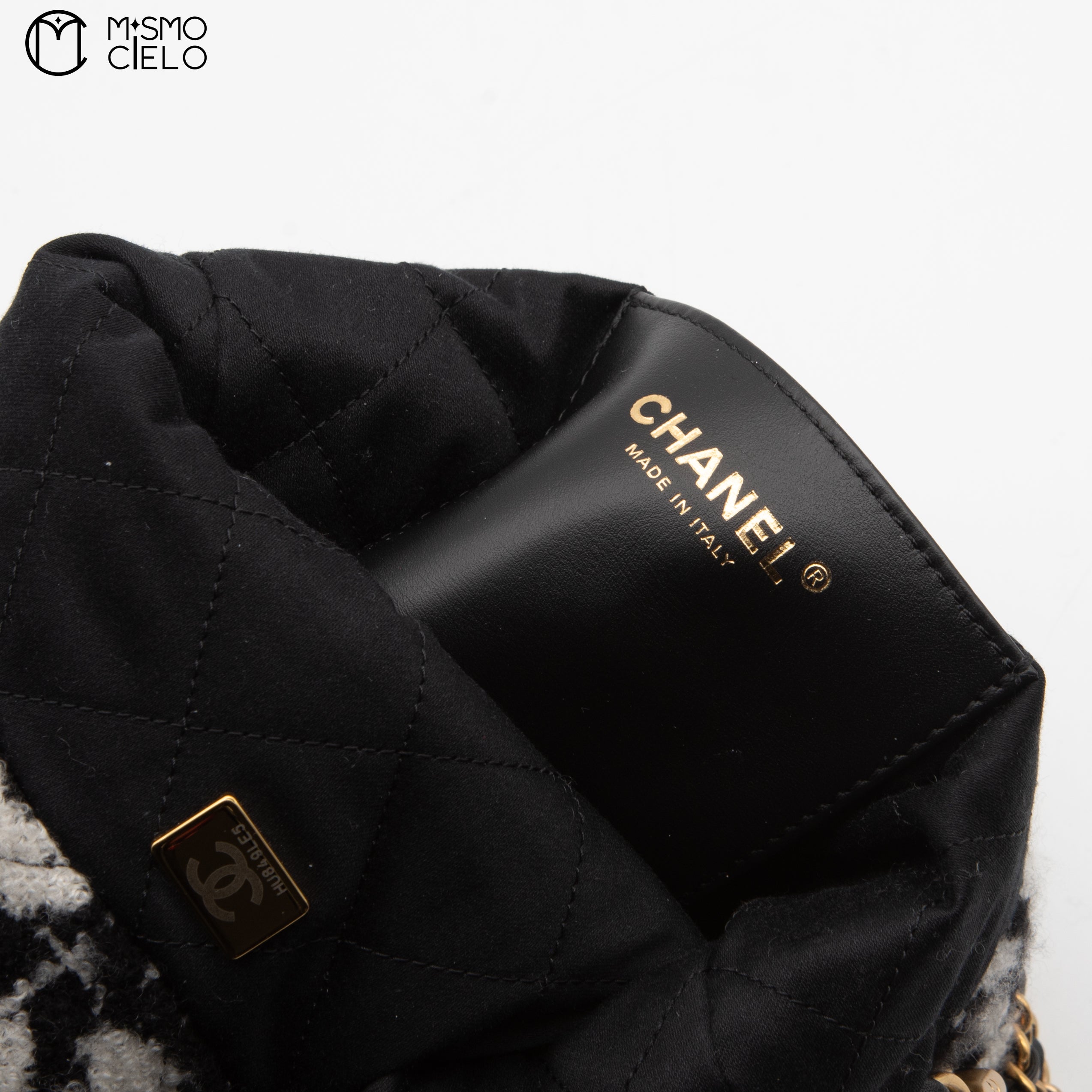 White And Black Mini Cashmere Jacquard Camellia