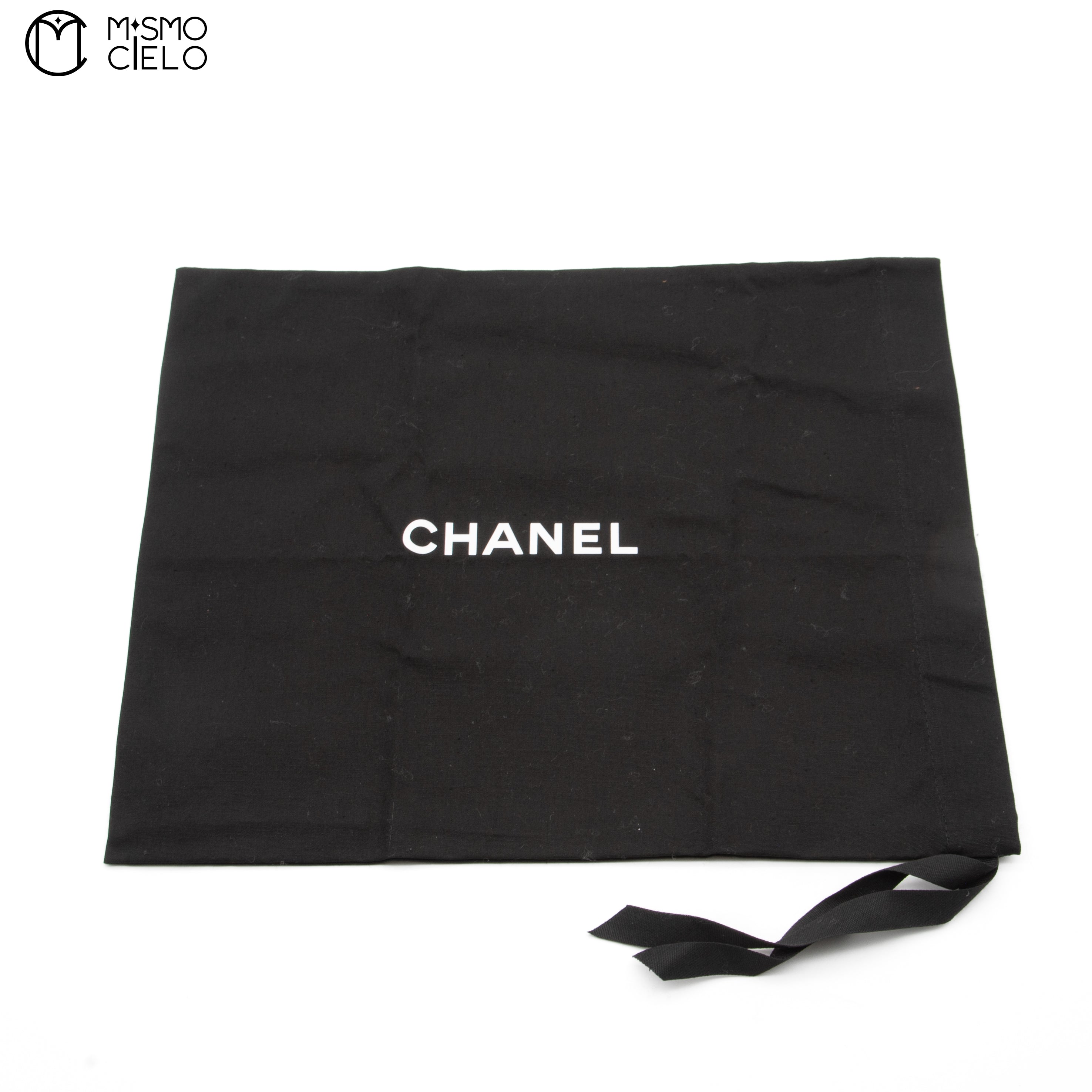 White And Black Mini Cashmere Jacquard Camellia