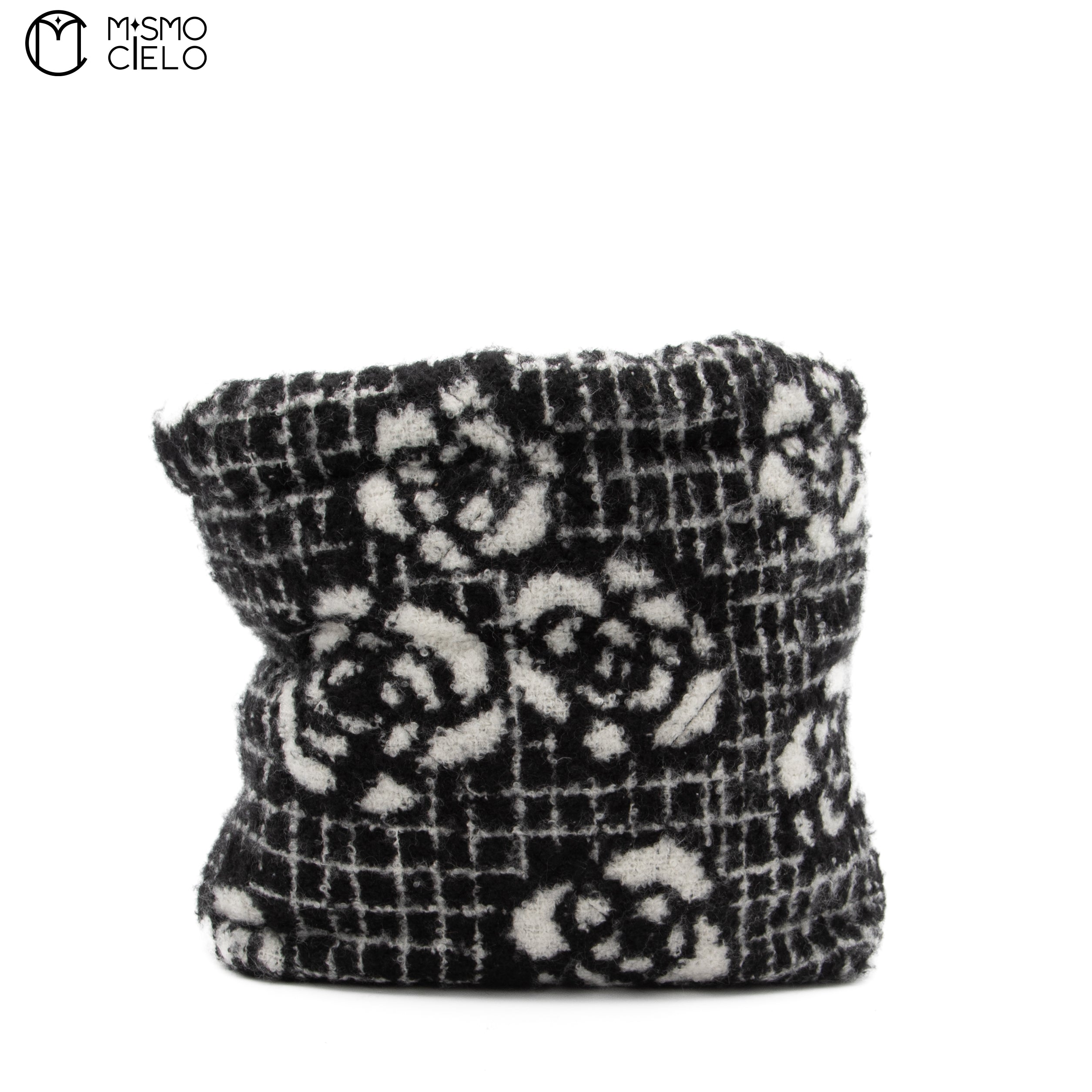 White And Black Mini Cashmere Jacquard Camellia