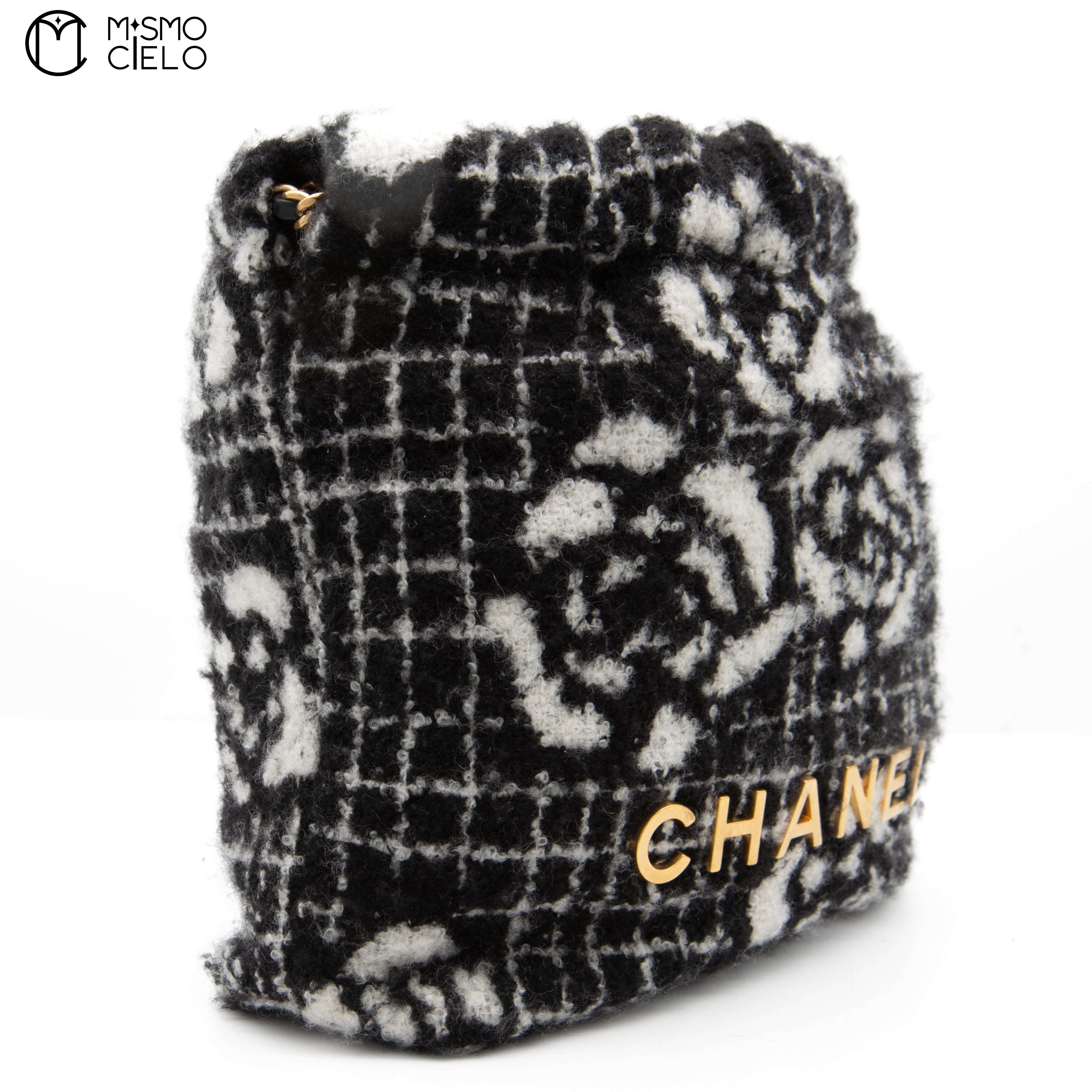 White And Black Mini Cashmere Jacquard Camellia