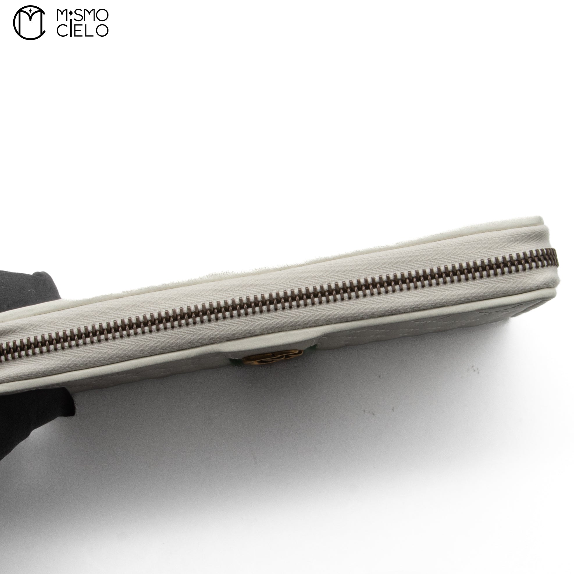 White Round Zipper Wallet