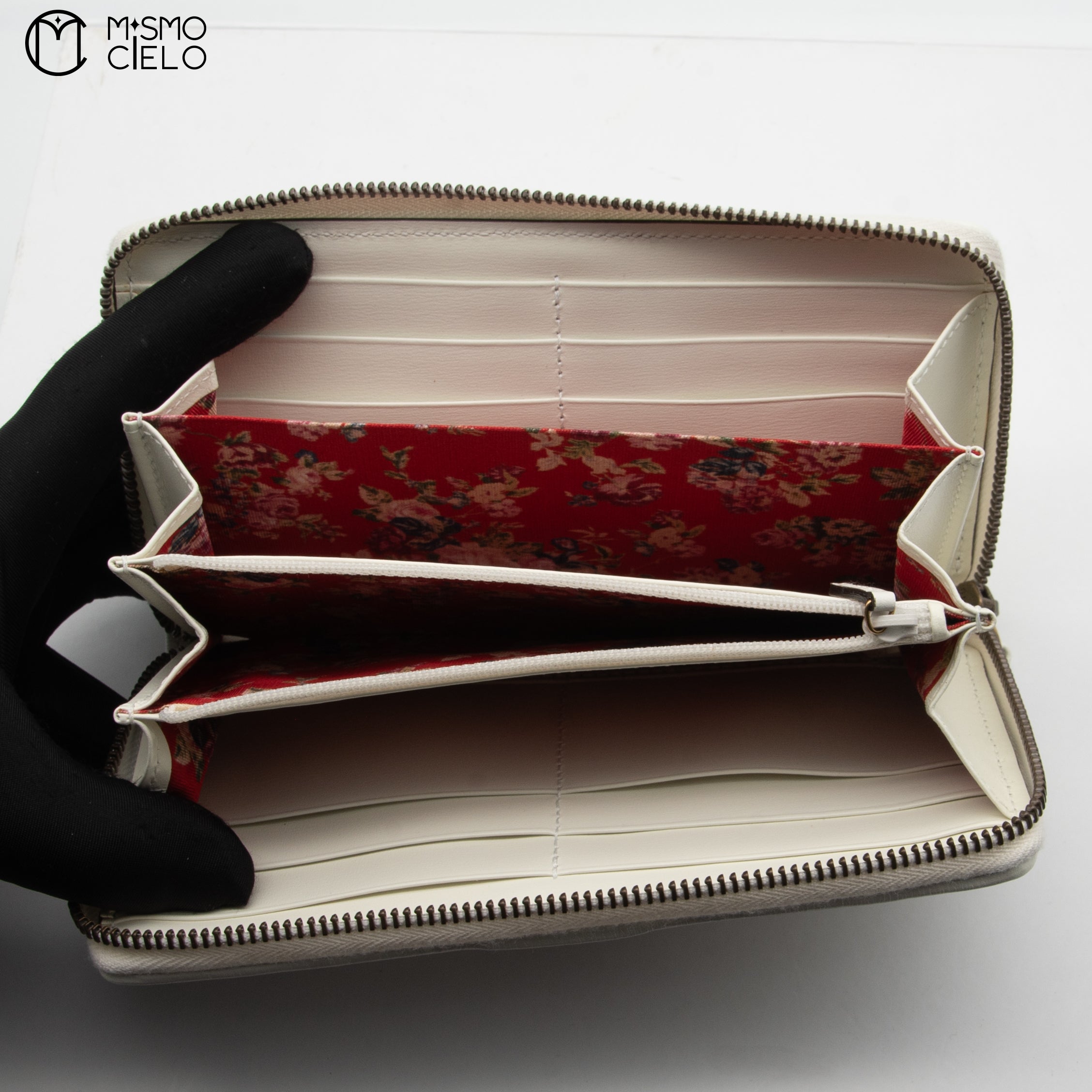 White Round Zipper Wallet