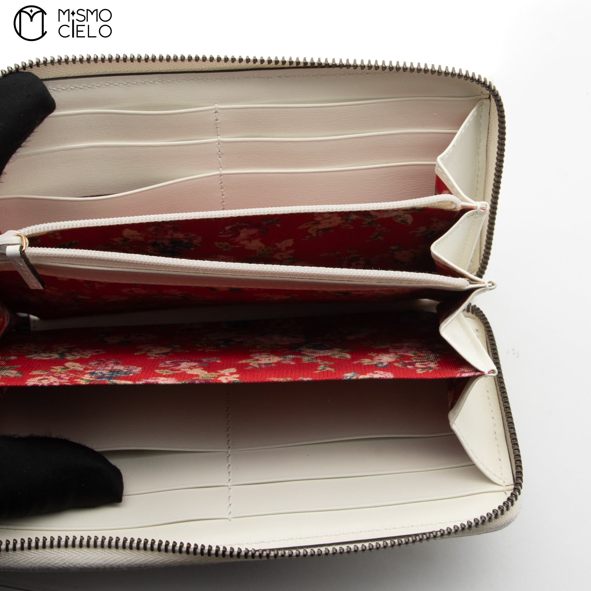 White Round Zipper Wallet