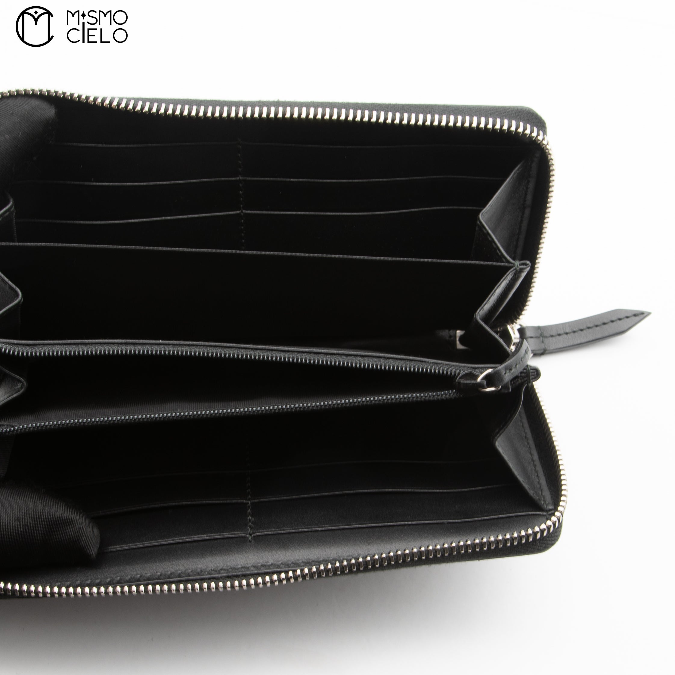 GUCCI Black Leather Embossed Logo Round Zip Wallet * ^