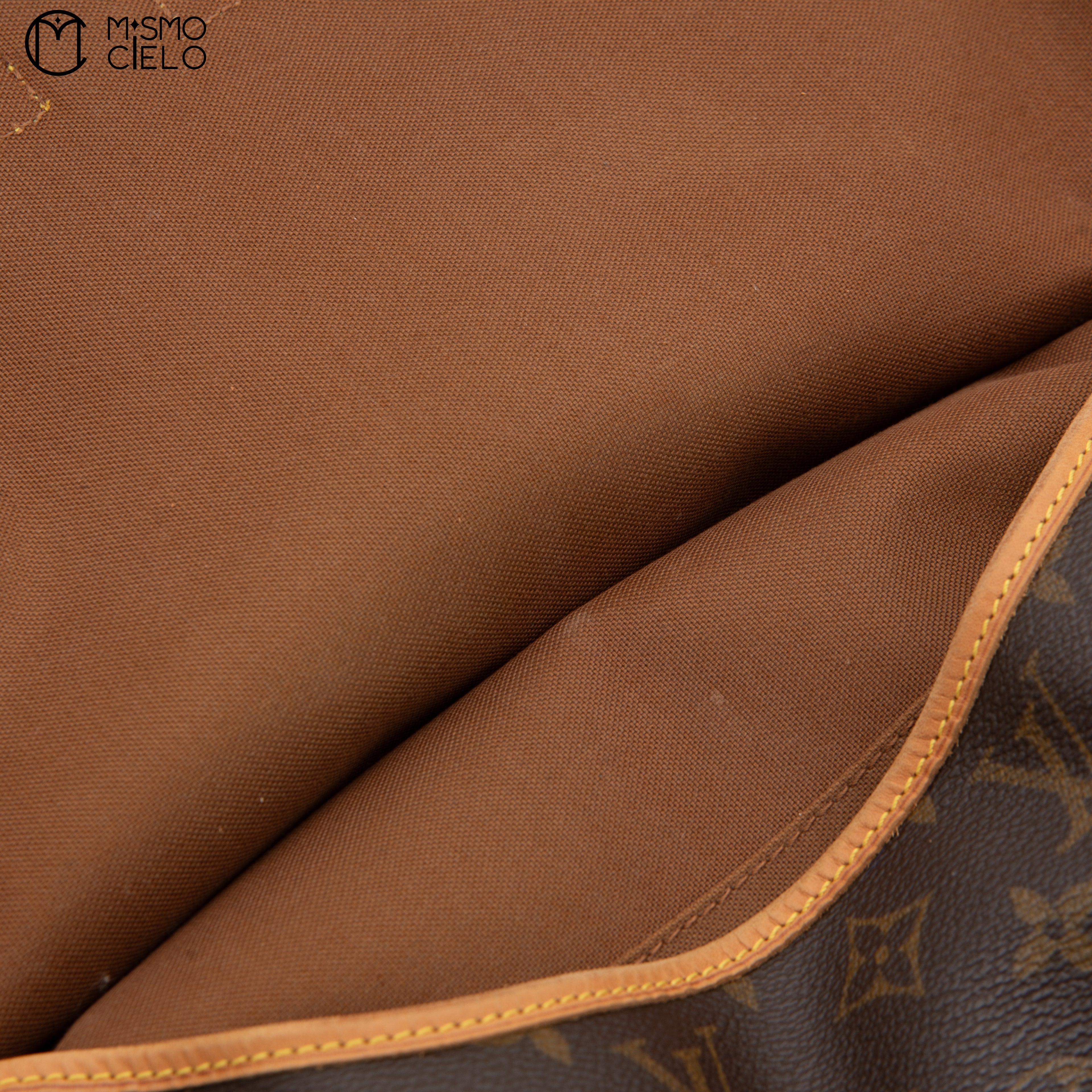 LOUIS VUITTON M42256 Saumur 30