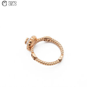 Ring with Peal and Crystals