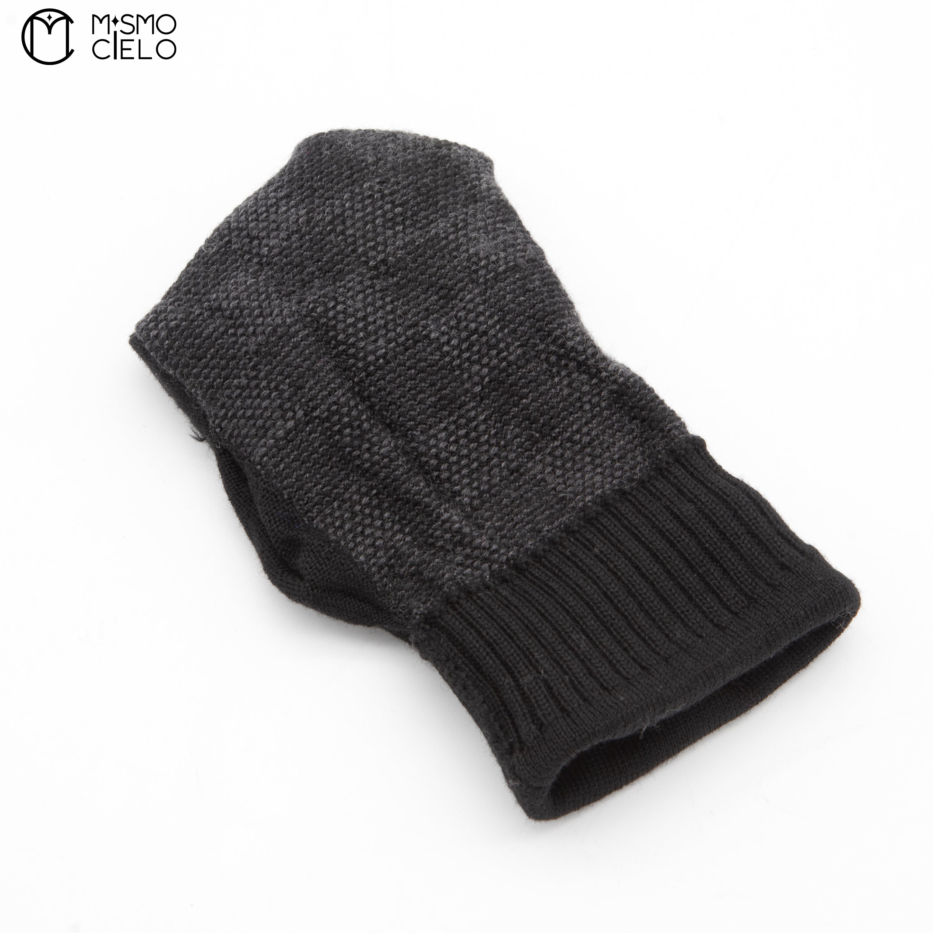 Gon Petit Damier Gloves